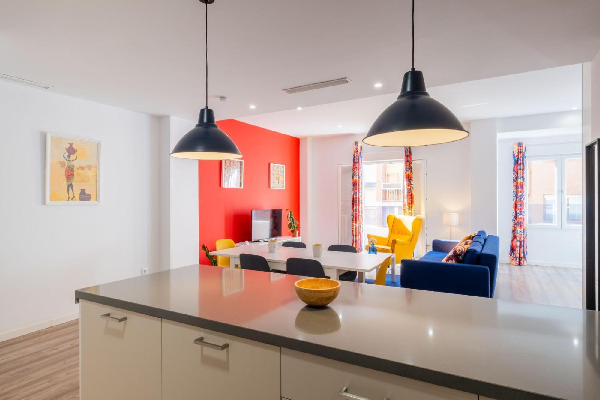 Apartment Spacious Clean & Colorful Quiet Zone *