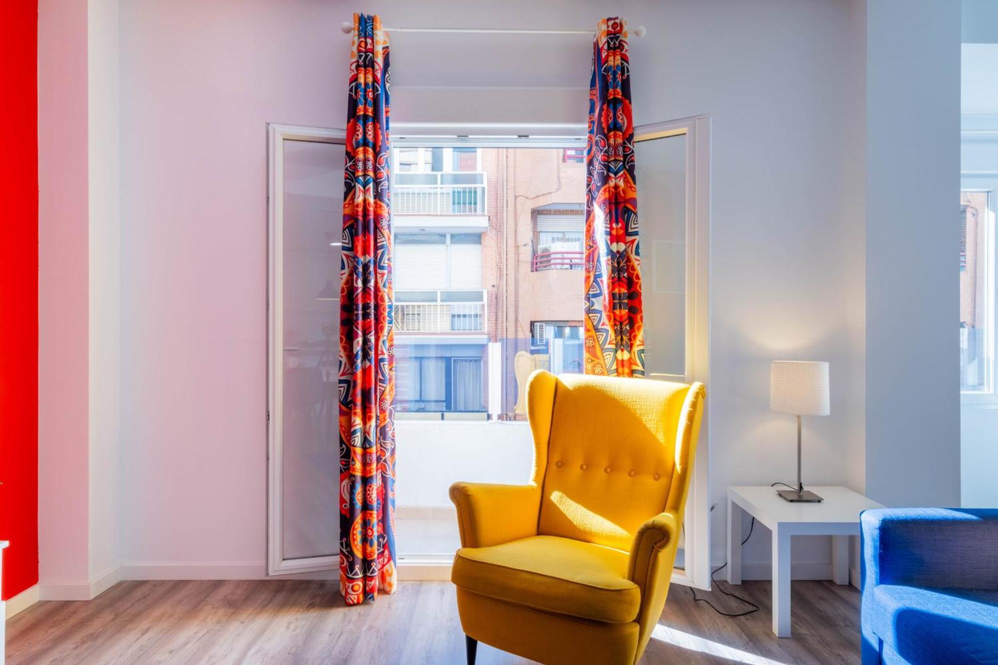 Spacious Clean & Colorful Quiet Zone Apartment Valencia