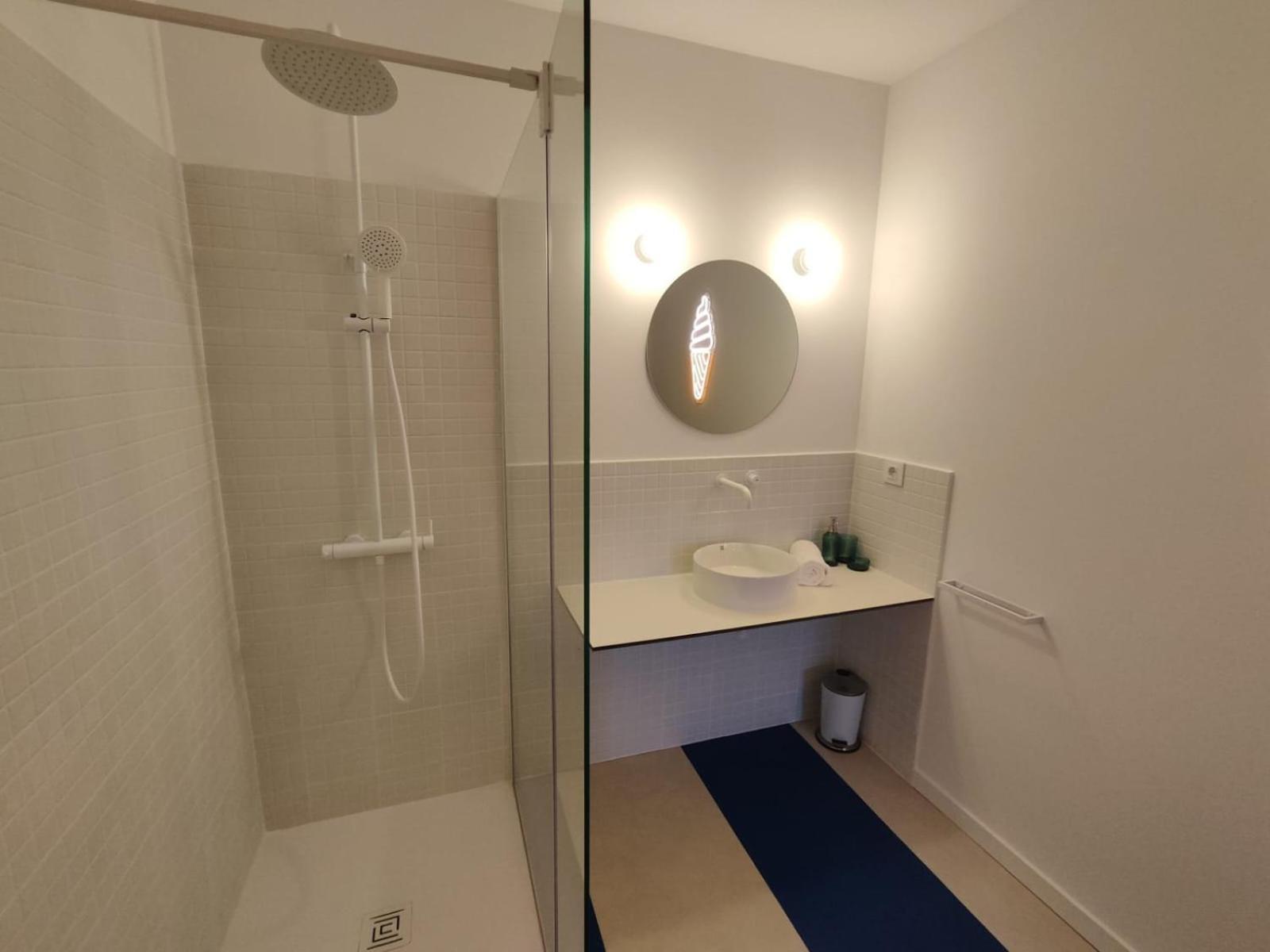 Carisan1 6 Min To Modern Bright Apartment