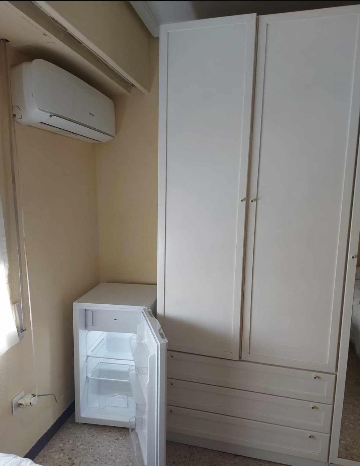 Hospedagem domiciliar Habitación Triple Con Aire Acondicionado Valência