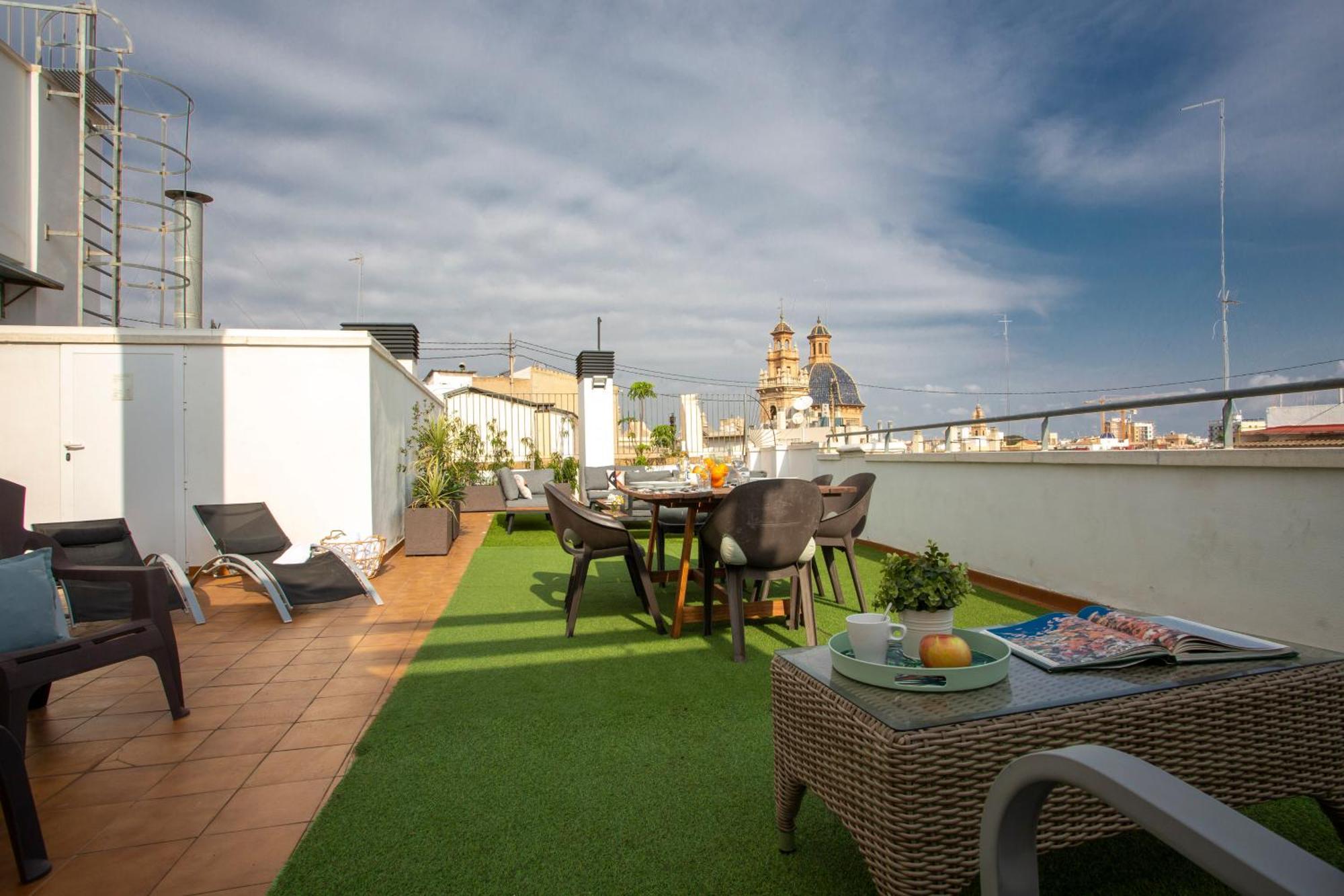 Singularstays Mar44 *