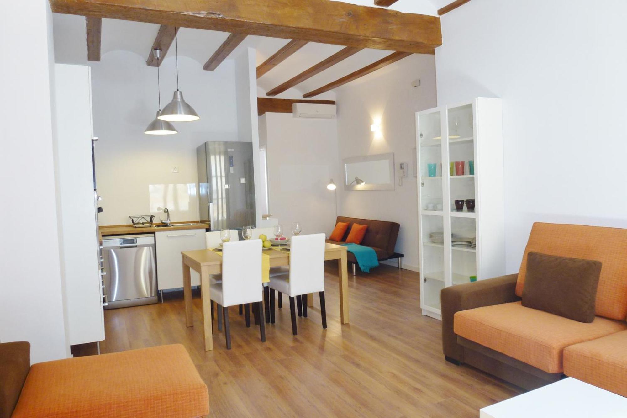 Singular Station Apartment *