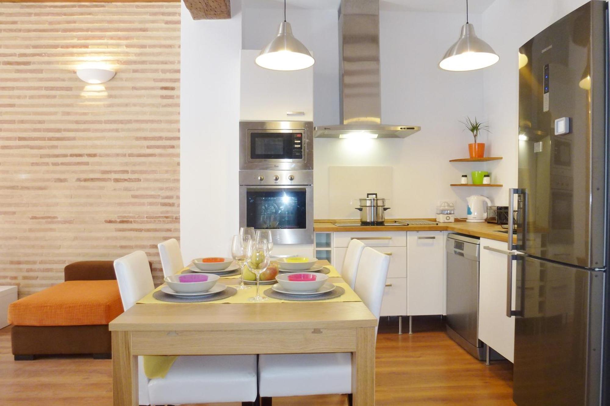 Singular Station Apartment *