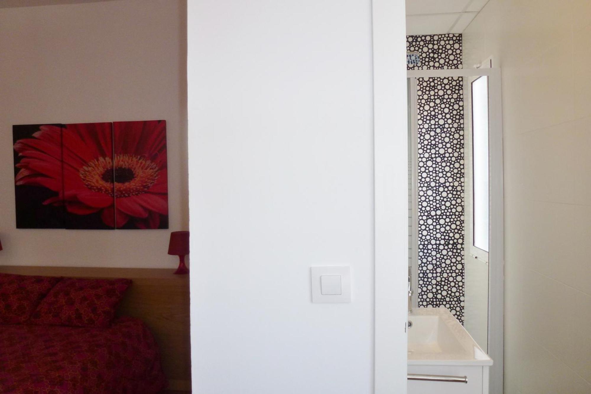 Singular Station Apartment *