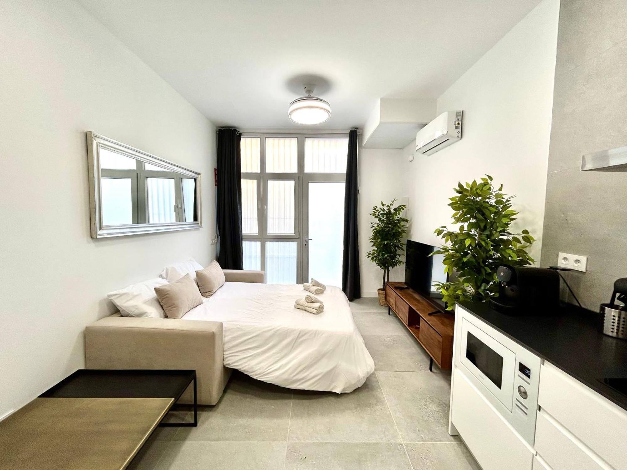 Urban Escape - Comfort Meets Luxury Apartment *