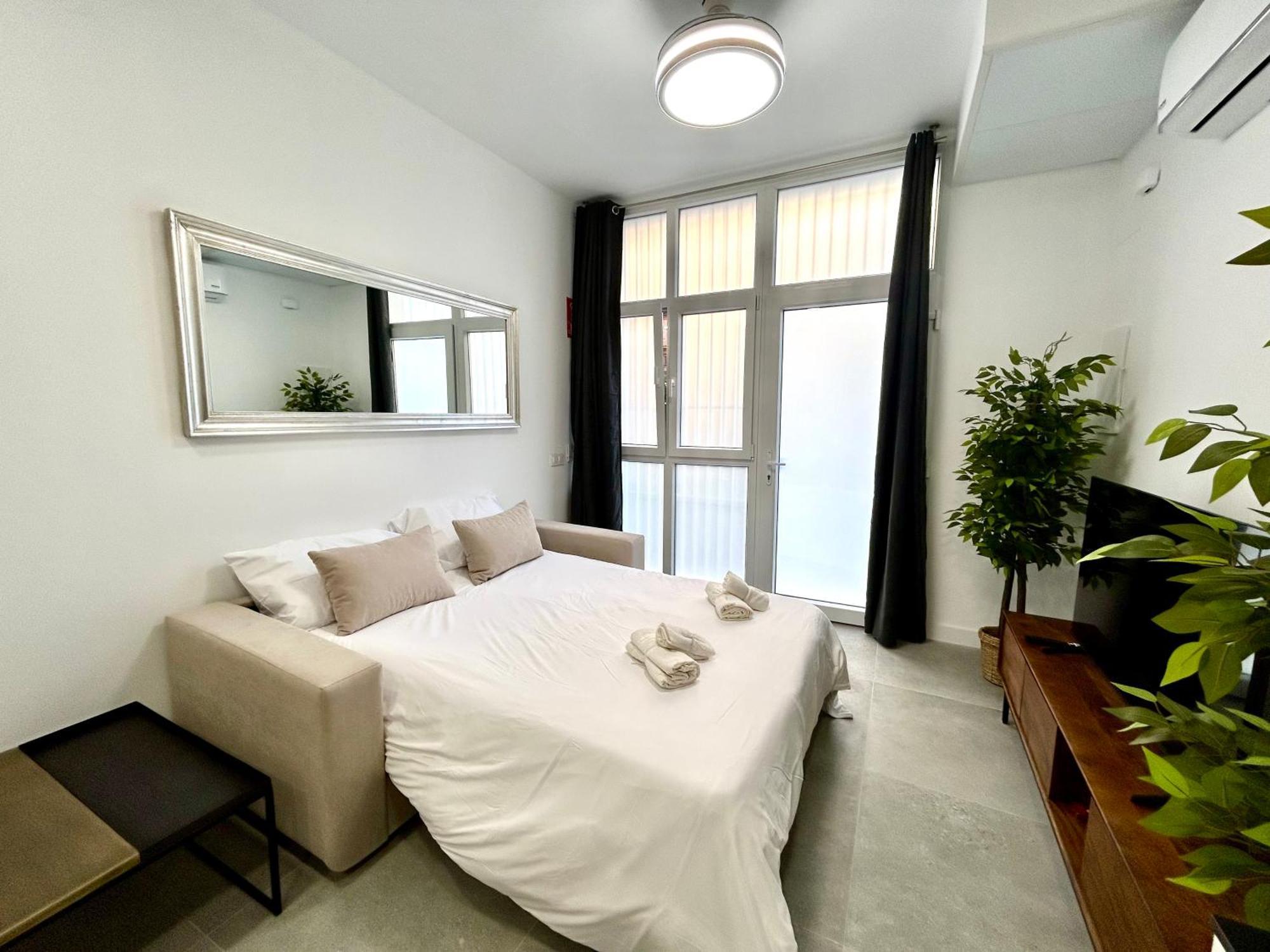 Urban Escape - Comfort Meets Luxury Apartment *