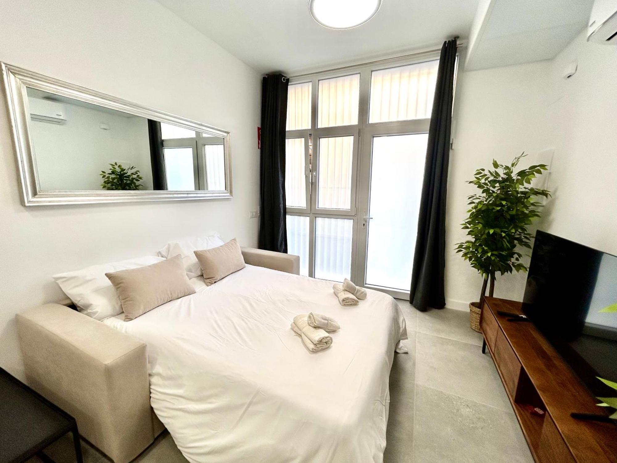 Urban Escape - Comfort Meets Luxury Apartment