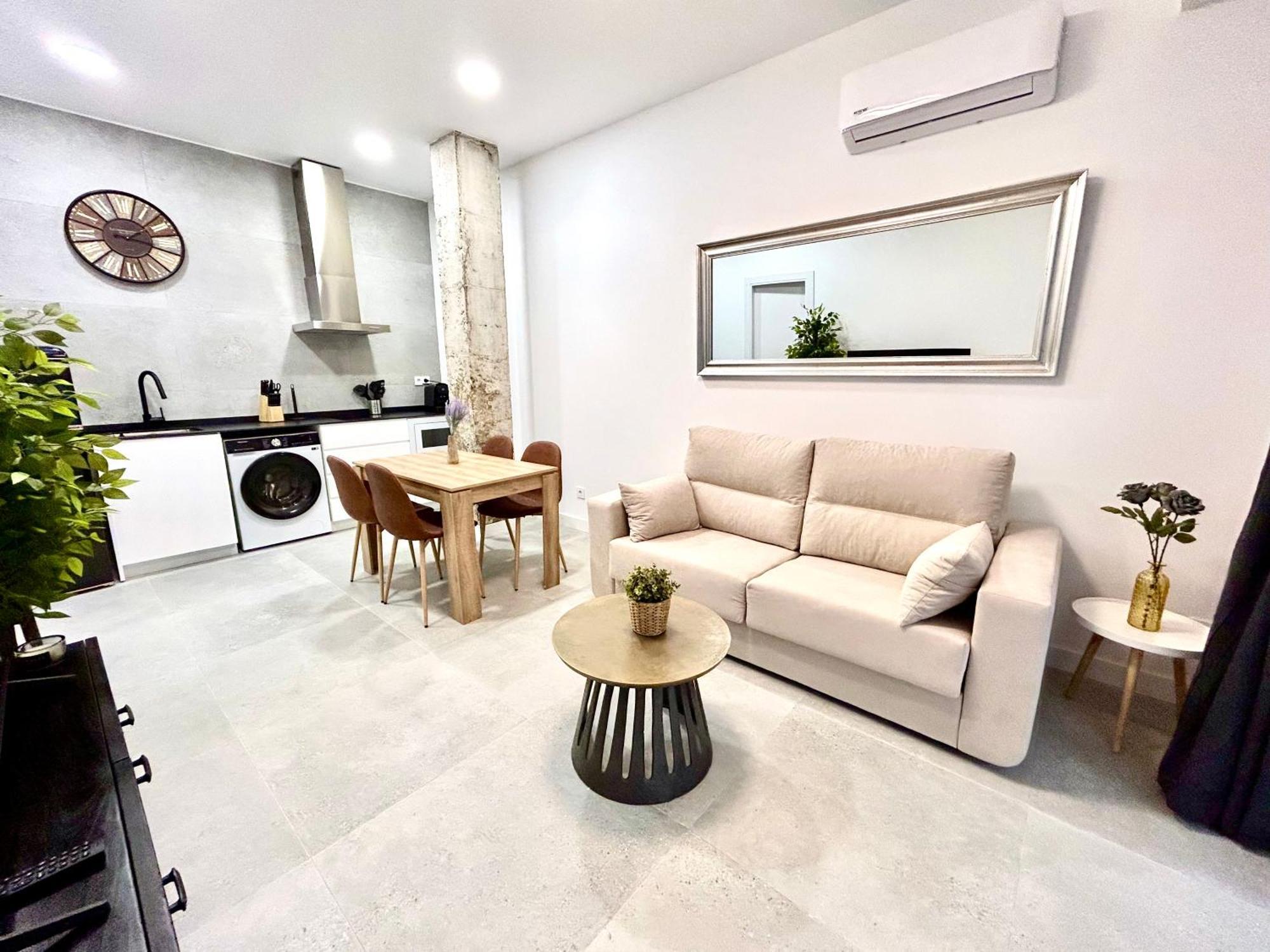 Convenient, Charming 15 Mins From Center