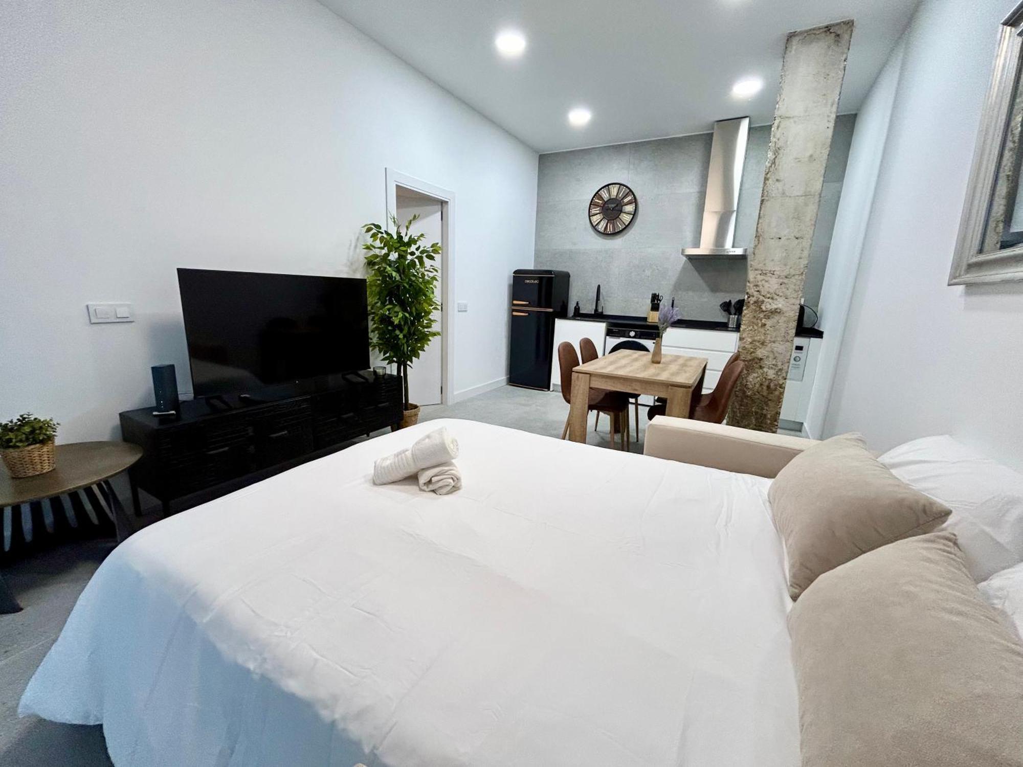 Convenient, Charming 15 Mins From Center *