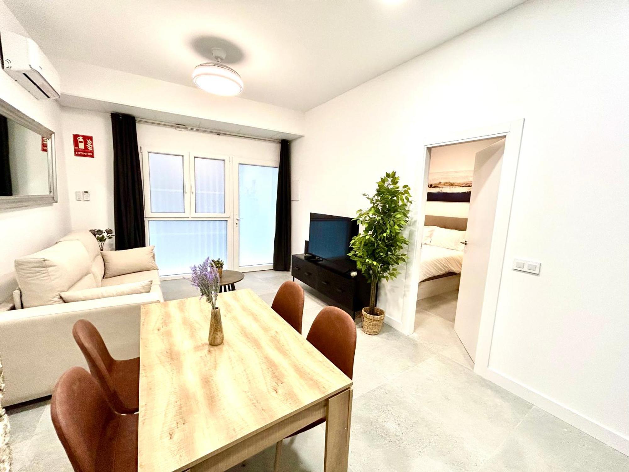 Convenient, Charming 15 Mins From Center Apartment Valencia