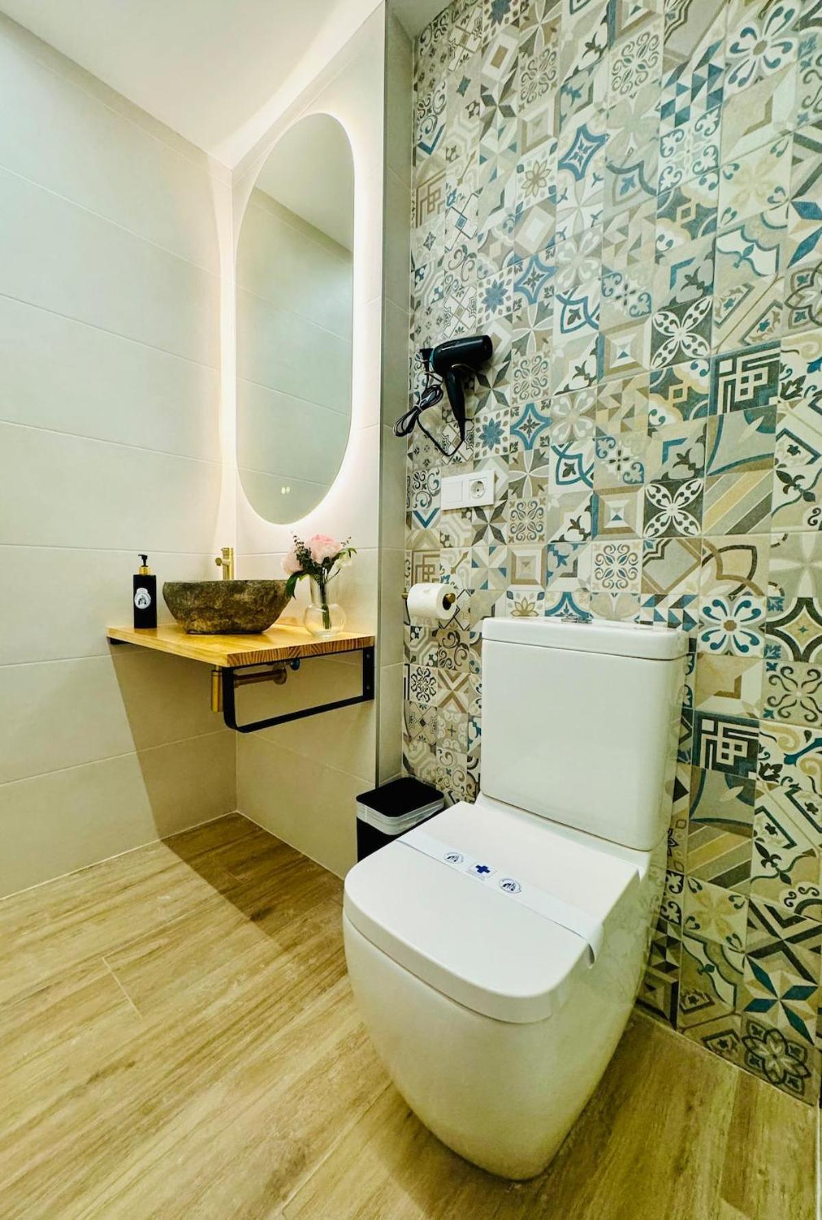 Design & Style Close To Center *