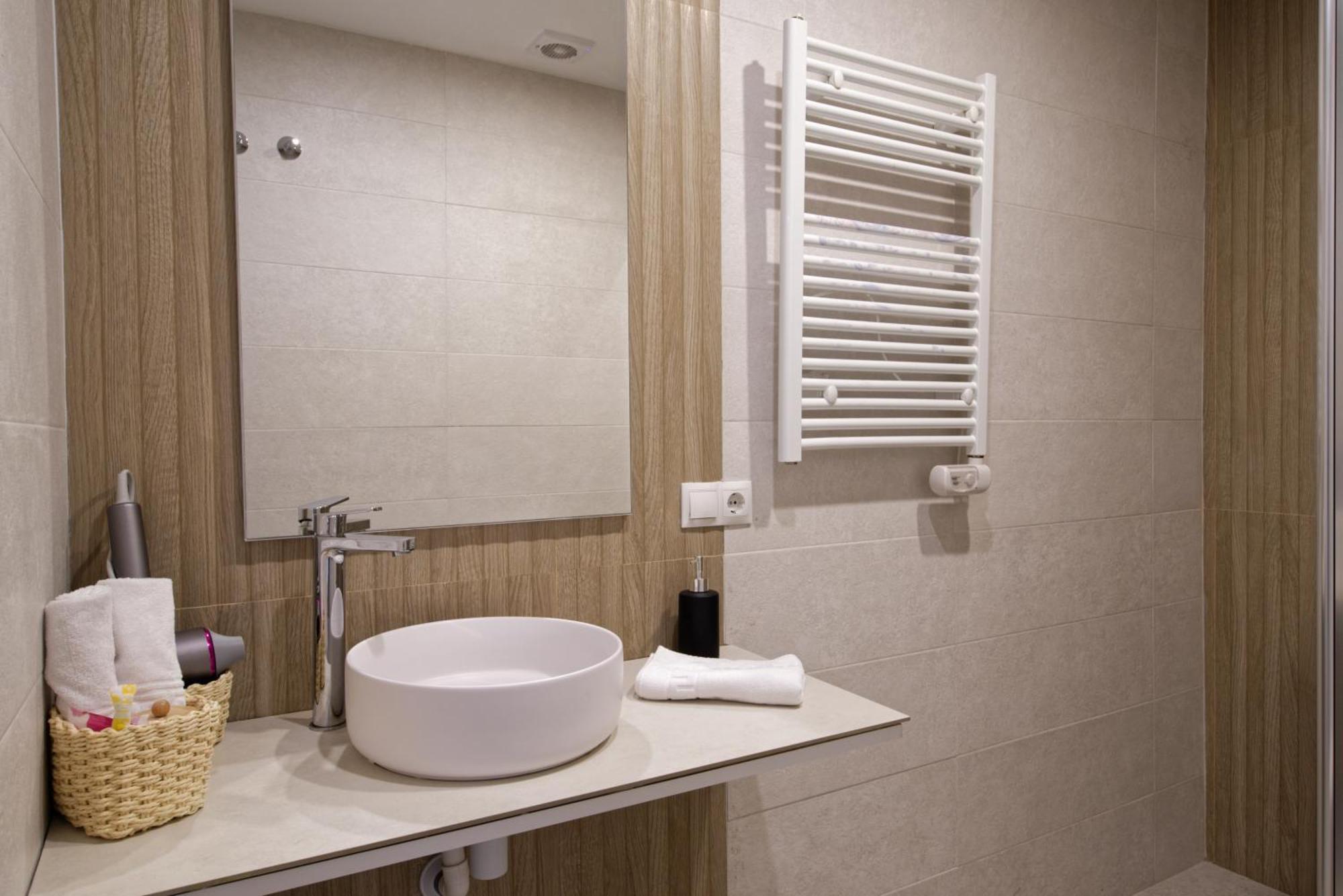 Osito Hub - L'explorador Andres Appartement Valencia