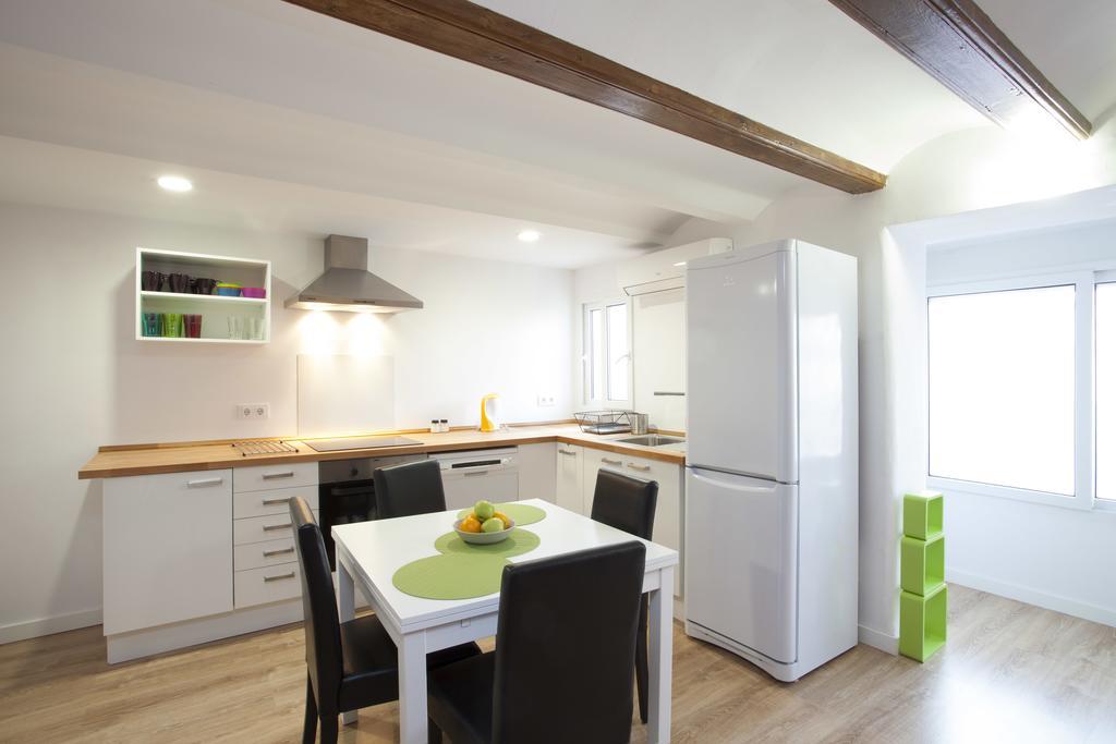 Singular Station Apartment