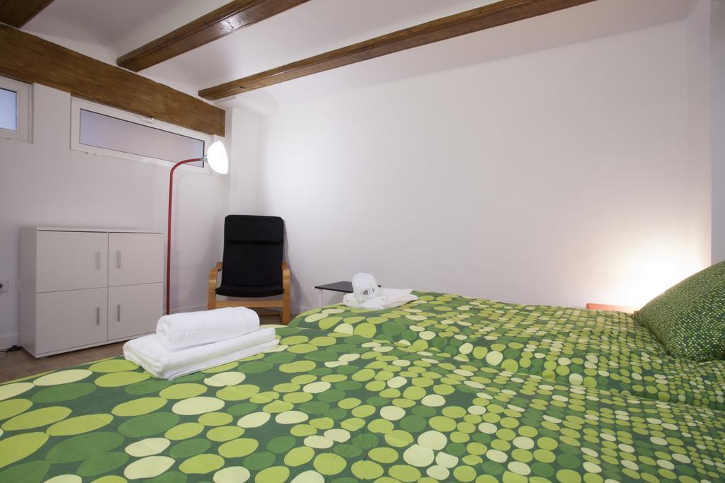Singular Station Apartment *