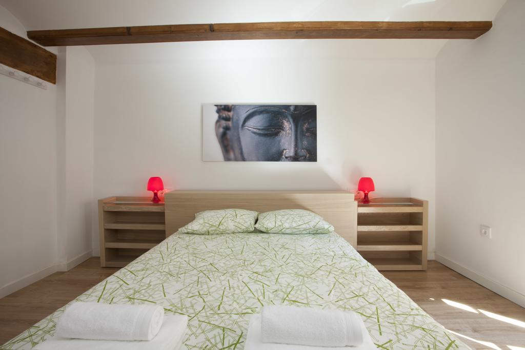 Singular Station Apartment