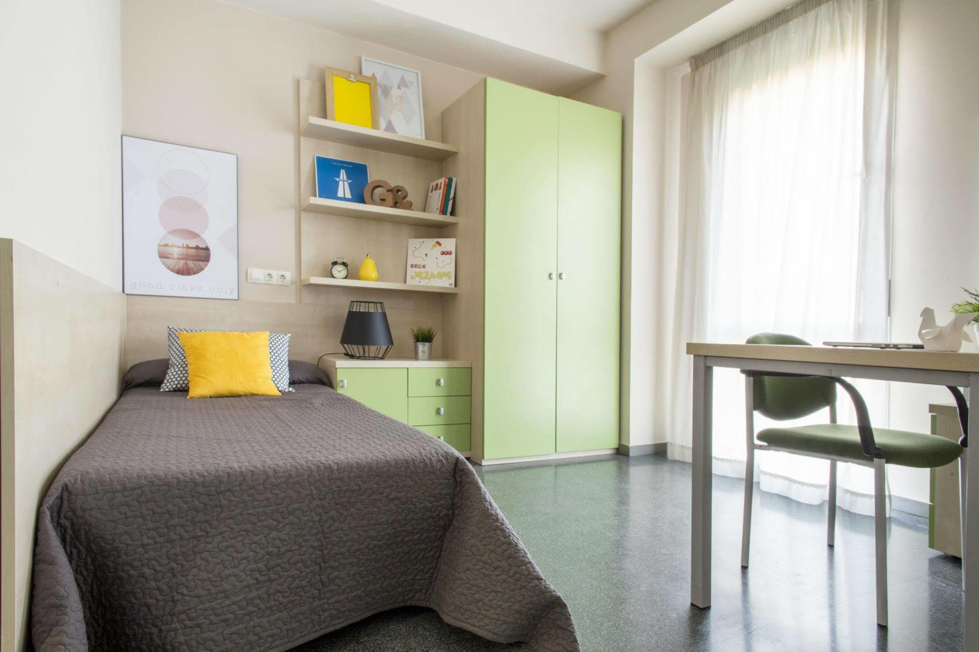 Residencia Universitaria Resa Damia Bonet *