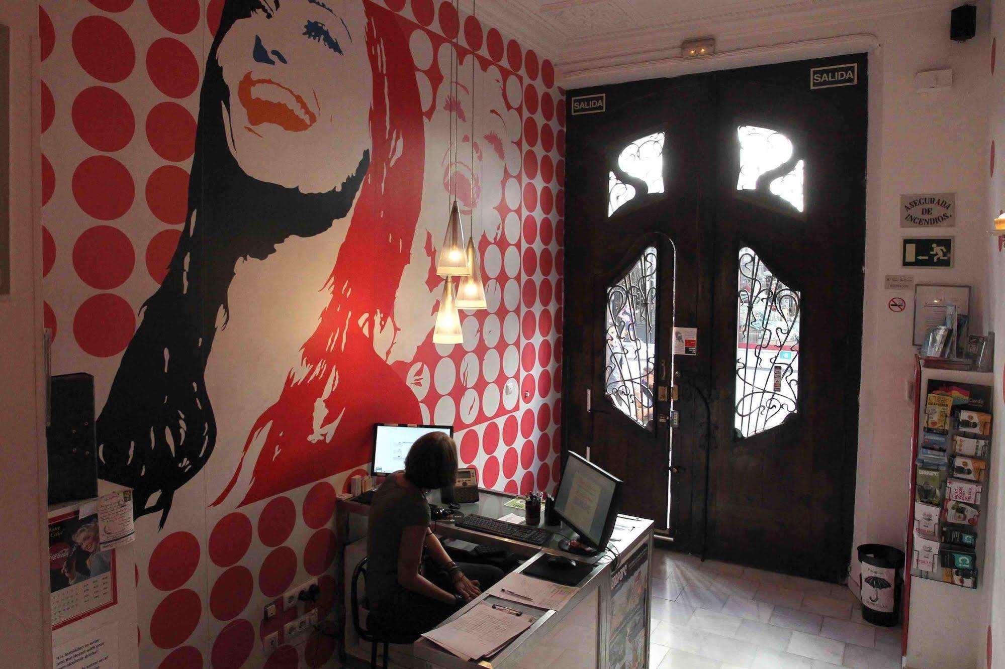 Hostel Red Nest
