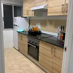 Habitacion En Piso Compartido Cerca A Ciudad De Las Artes Y Las Ciencias