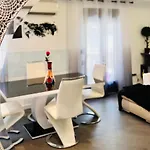 Charming Apartment Near The Beach