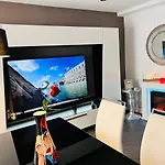 Charming Apartment Near The Beach