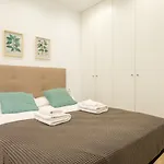 Apt With Fluffy Beds & Private Patio