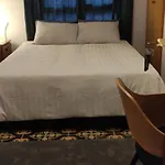 Habitación doble cerca al centro.