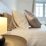 Your Sunny & Spacious Portview Home