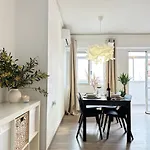 Your Sunny & Spacious Portview Home