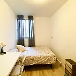 Valencia Guest Rooms Near The Beach In Shared Apartment