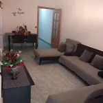 Habitacion Pequena En Piso Compartido Con 2 Adultos
