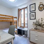 Central Luxury Flat With Free Parking