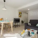 Singularstays Calderon