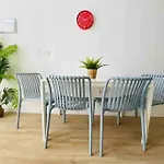 Beautiful Flat Next The Beach
