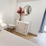 Holiday Hanna\'S House