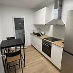 Habitacion Muy Grande Con Balcon Privado En Apartamento En Buena Zona