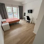 Habitacion Muy Grande Con Balcon Privado En Apartamento En Buena Zona