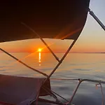 Velero En Puerto De Valencia