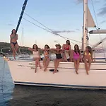 Velero En Puerto De Valencia