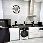 Convenient, Charming Apartment 15 Mins From City Center