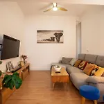 Habitacion Con Terraza Y Bano Privado Y Comodidades Compartidas