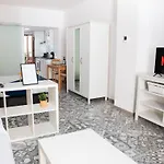 Apartamento A 7 Minutos De La Playa Y Cerca De La Estacion De Autobus
