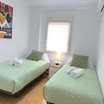 Central Apartment In Valencia With Wifi + Parking.