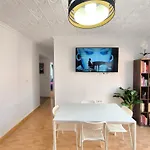 Central Apartment In Valencia With Wifi + Parking.
