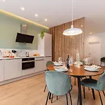 Explore Valencia Luxury Meets Comfort