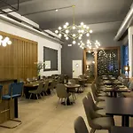 Quart Youth Hostel & Apartments