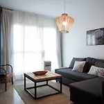 Beautiful One Bedroom Wifi Apartment Near Beach
