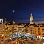 Reina Rooms