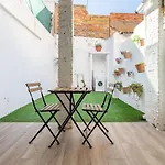 Captivating Holiday Home In Valencia Near Seabeach