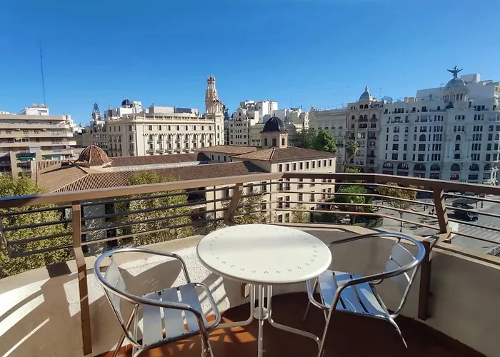 Sunny Apartment With Fantastic Terrace Views!