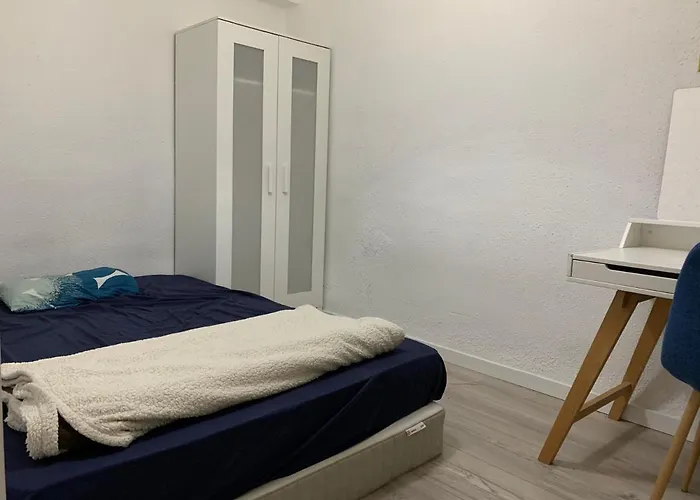 Habitacion En Piso Compartido Cerca A Ciudad De Las Artes Y Las Ciencias